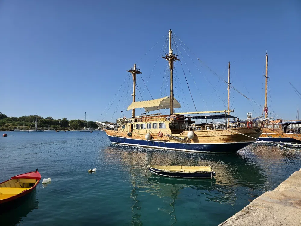 Harbour to Hinterland: Valletta's Half-Day Boat Route Through the Grand Harbour, Three Cities, and Blue Lagoon