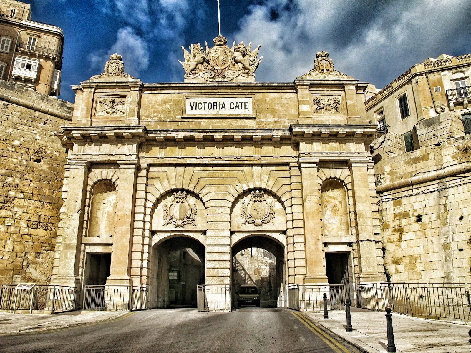Walking Liesse Hill and the harbour steps in Valletta